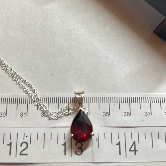 Sterling silver and Garnet pear shaped pendant - Picture 5 of 9